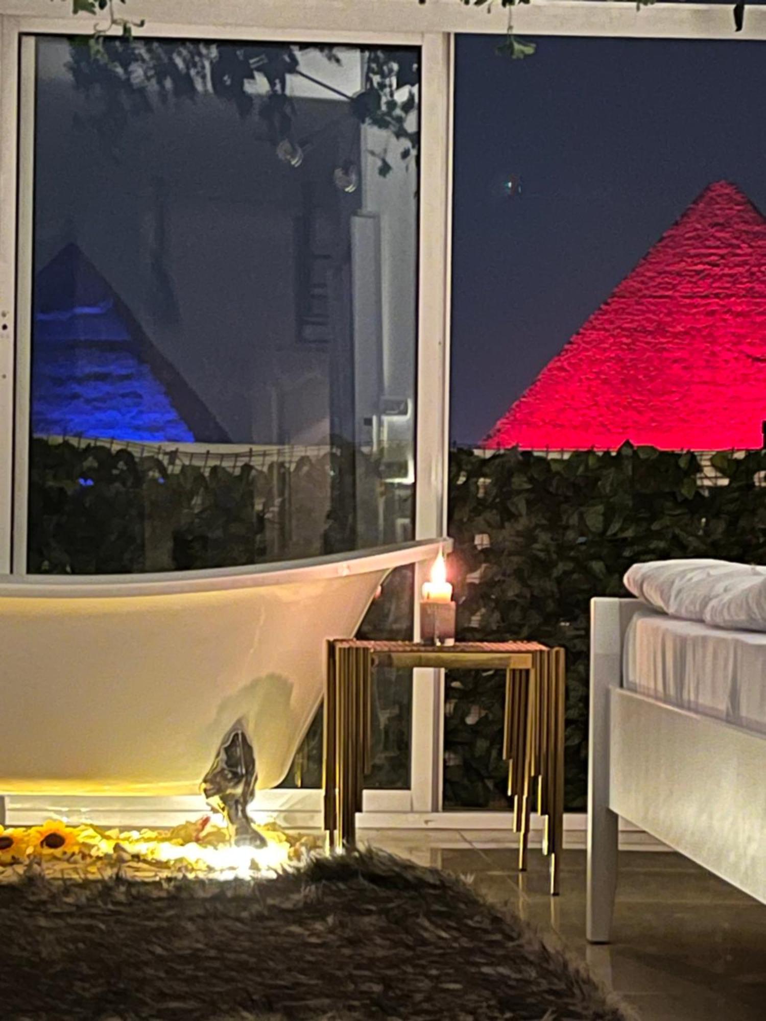 Jacuzzi Pyramids View * Kairo
