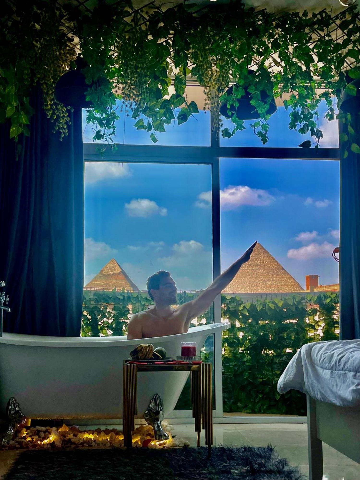 Jacuzzi Pyramids View شقة