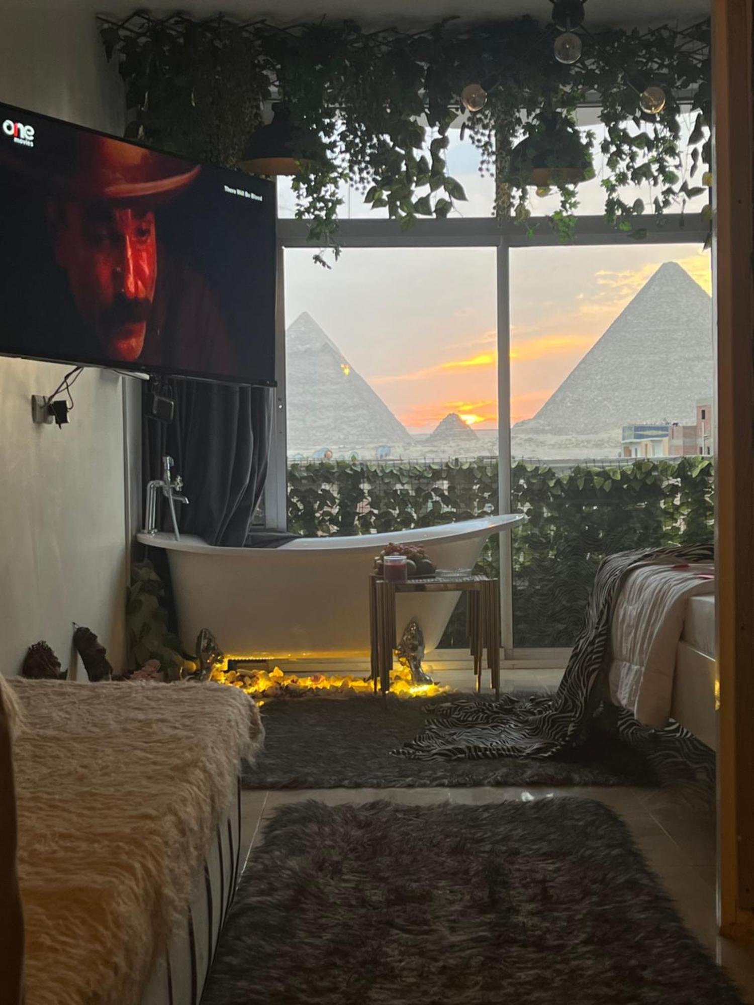 Jacuzzi Pyramids View Apartment Kairo