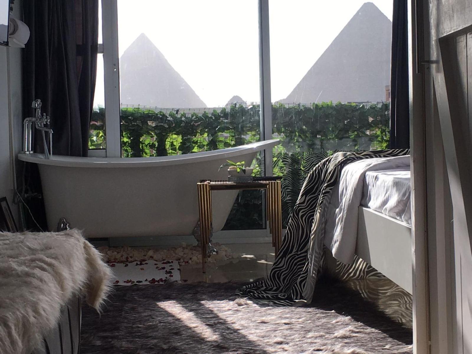 Jacuzzi Pyramids View Kairo